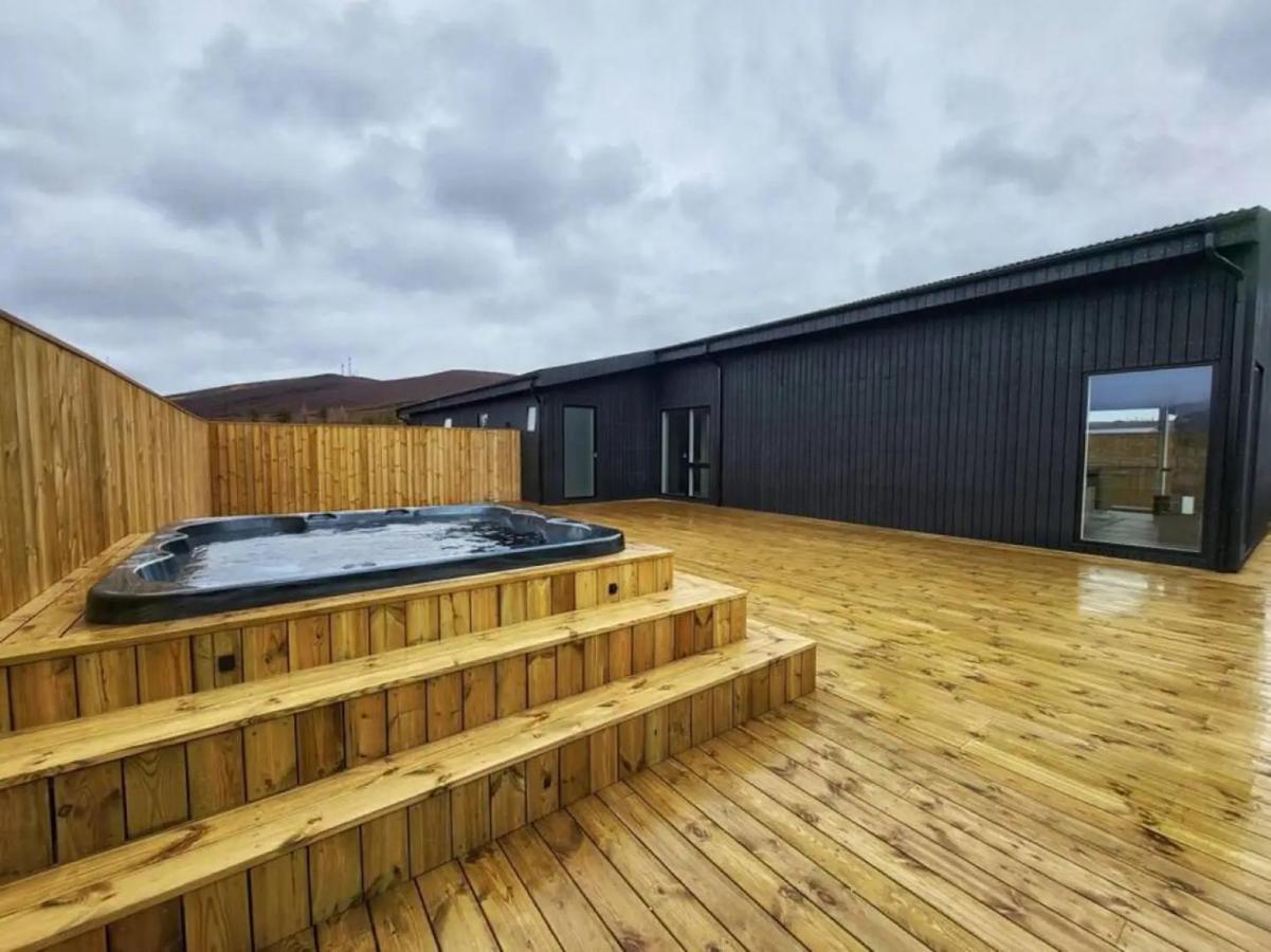 Luxury Log Home With A Hot Tub Селфосс Экстерьер фото