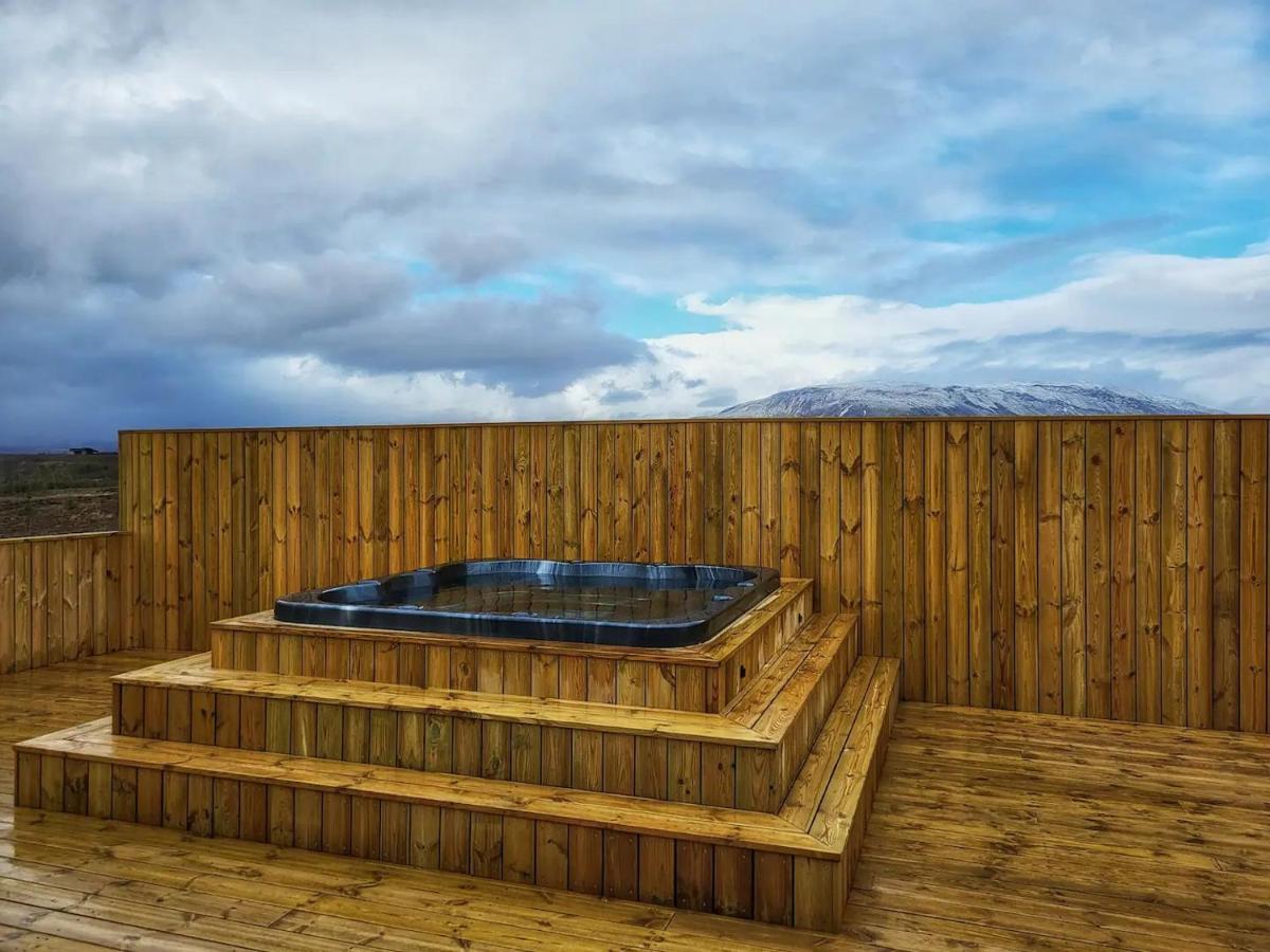 Luxury Log Home With A Hot Tub Селфосс Экстерьер фото