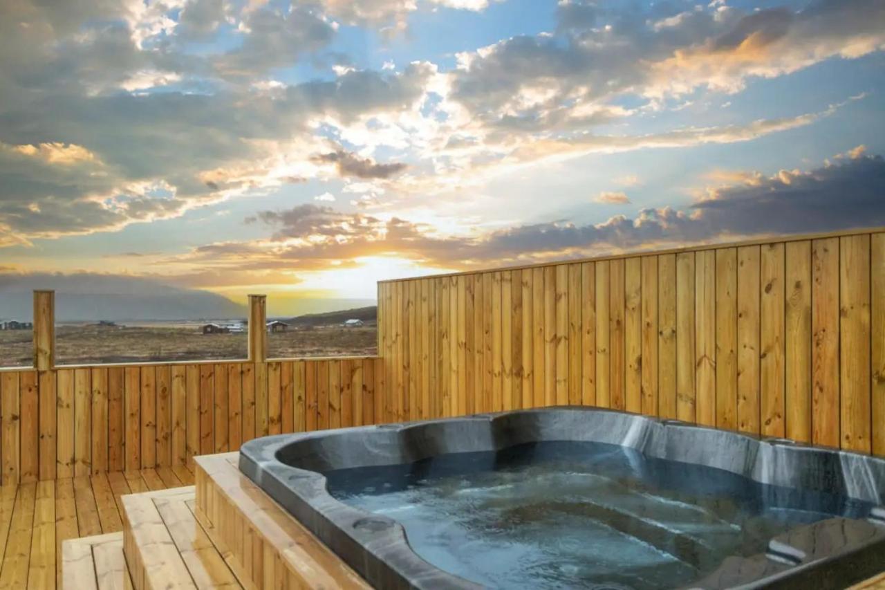 Luxury Log Home With A Hot Tub Селфосс Экстерьер фото