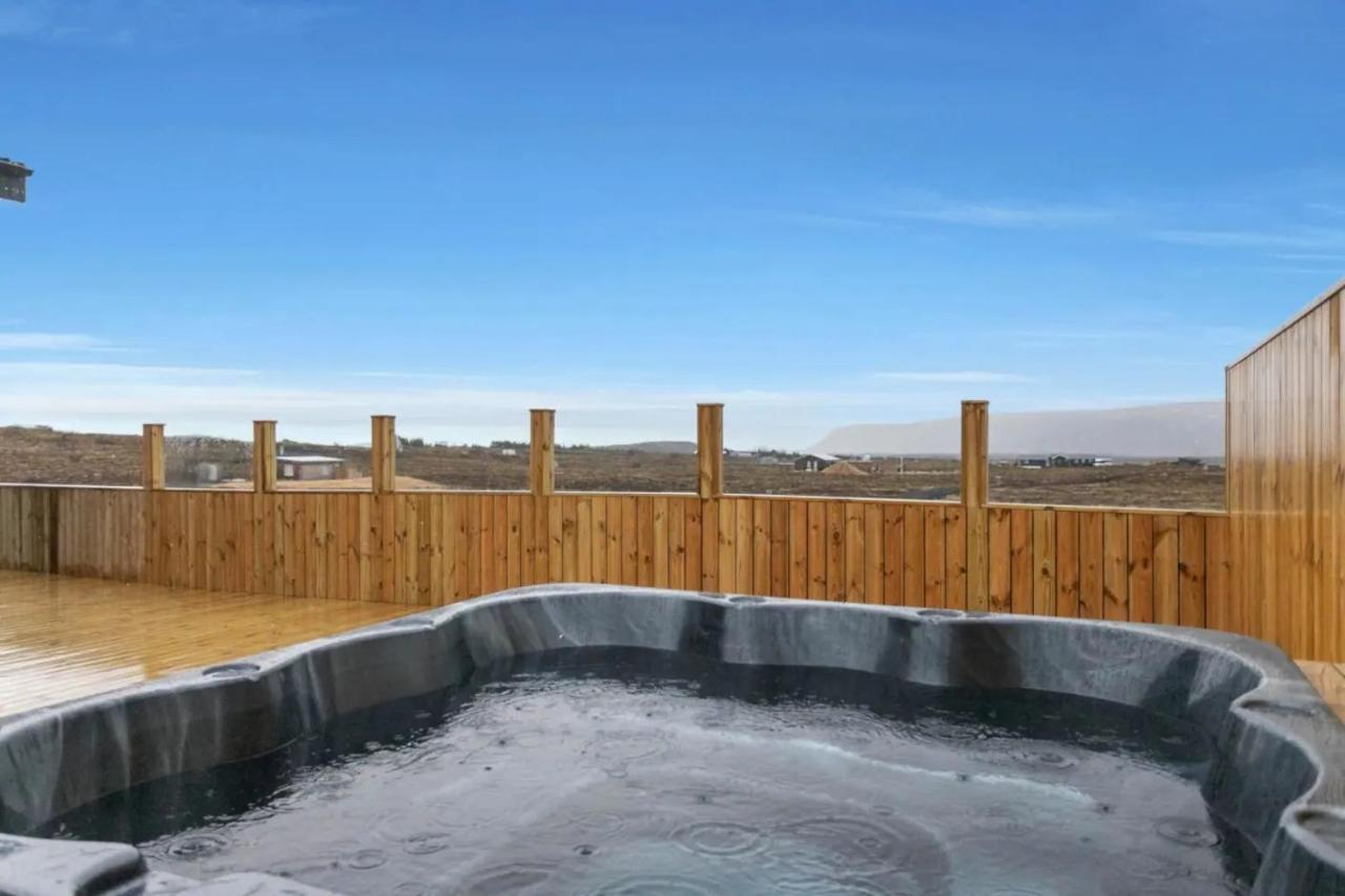 Luxury Log Home With A Hot Tub Селфосс Экстерьер фото